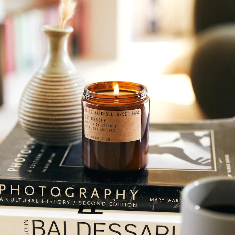 P.F.Candle: Patchouli & Sweetgrass - szója illatgyertya 99 gr